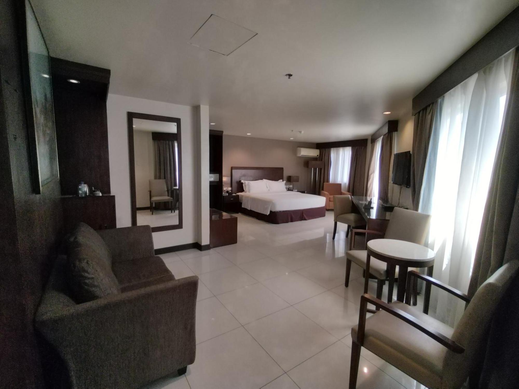 Mandarin Plaza Hotel Cebu Zewnętrze zdjęcie